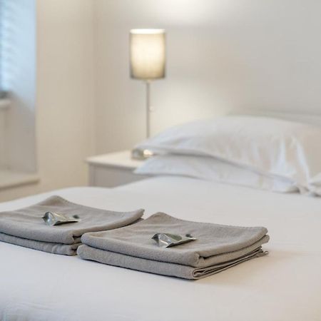 Soho & Covent Garden Apartment, Sleeps 3 Londra Dış mekan fotoğraf
