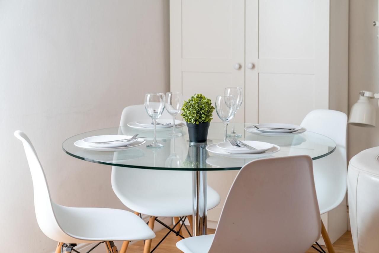 Soho & Covent Garden Apartment, Sleeps 3 Londra Dış mekan fotoğraf