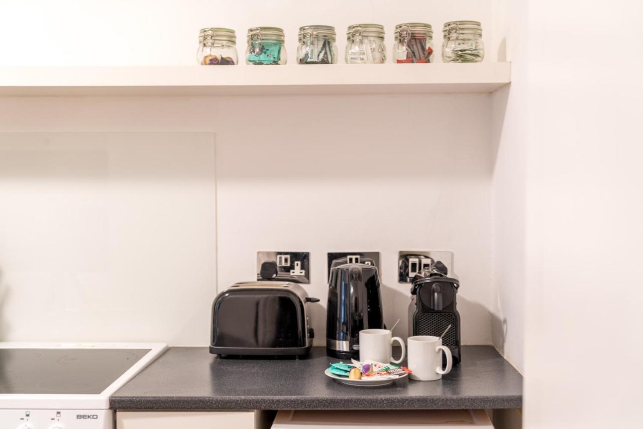 Soho & Covent Garden Apartment, Sleeps 3 Londra Dış mekan fotoğraf
